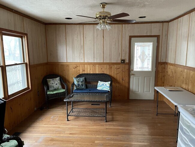 Building Photo - 2 br, 1 bath House - 2118 Crest Ave