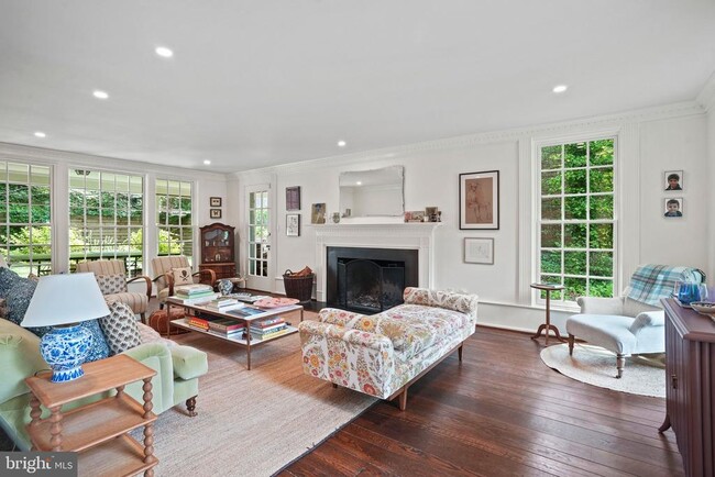 Building Photo - 5320 Albemarle St
