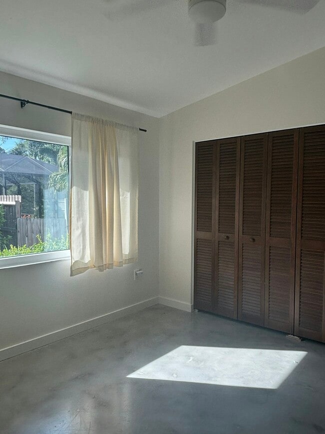 Building Photo - 4250 Marlowe Dr