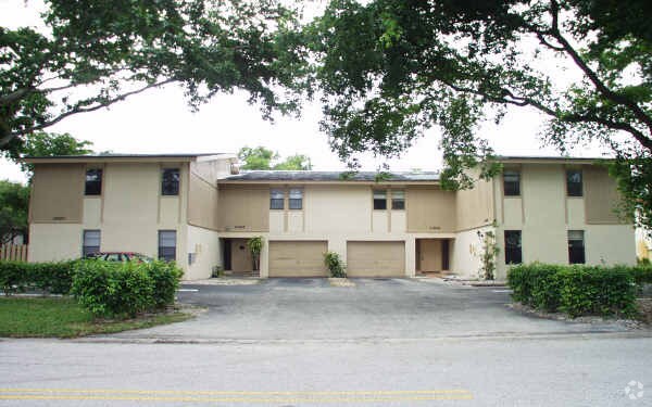 Foto del edificio - 11500-11508 NW 44th St