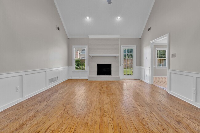 Foto del edificio - 636 N Fox Chase Cove
