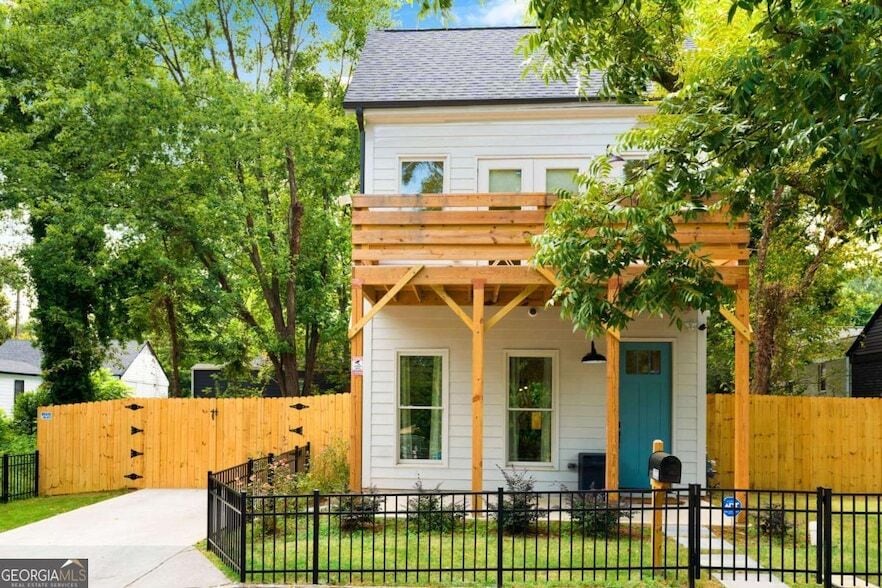 Photo - 1052 Camilla St SW