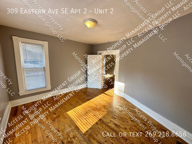 Building Photo - Cherry Hill Wealthy St Area 3 Bedroom