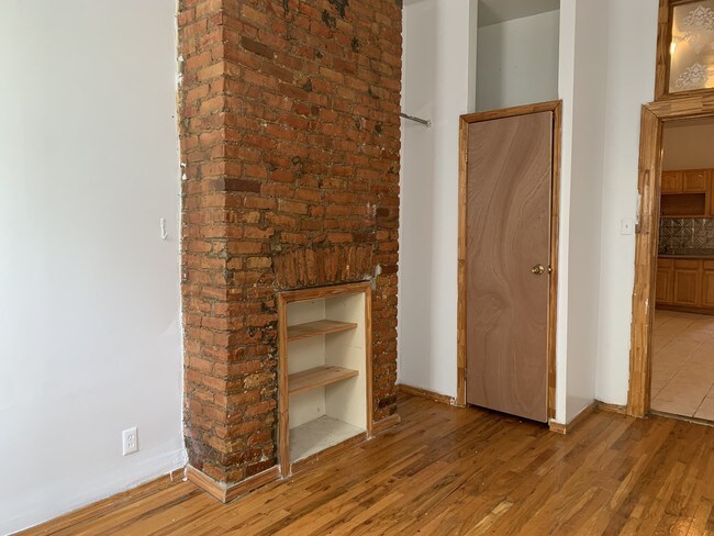 Building Photo - 123 Troutman St