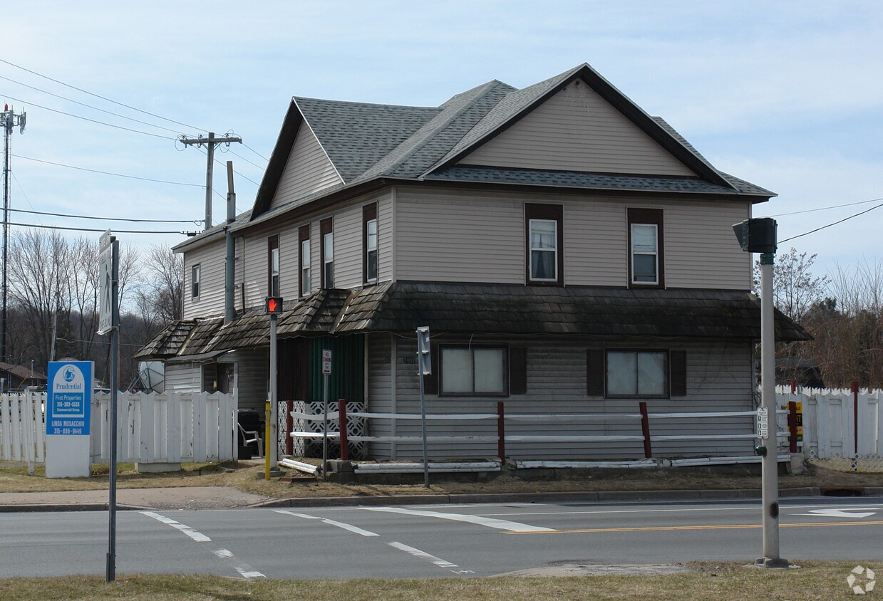 Primary Photo - 2007 W Genesee St