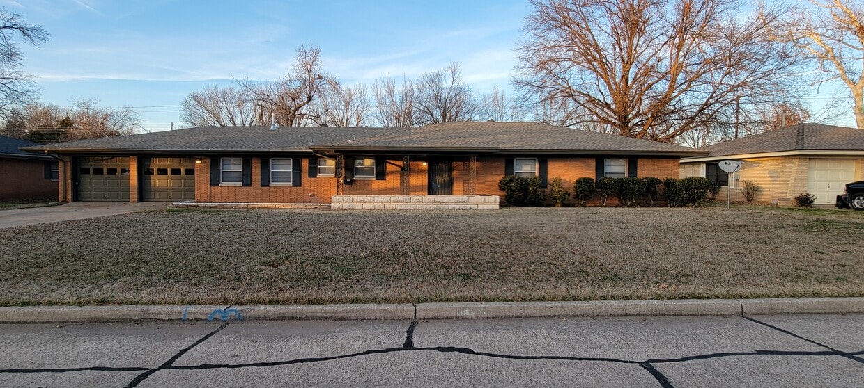 Primary Photo - 1505 Sunset Dr