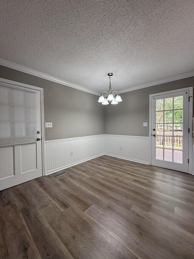 Foto del edificio - 1050 Aiken Rd