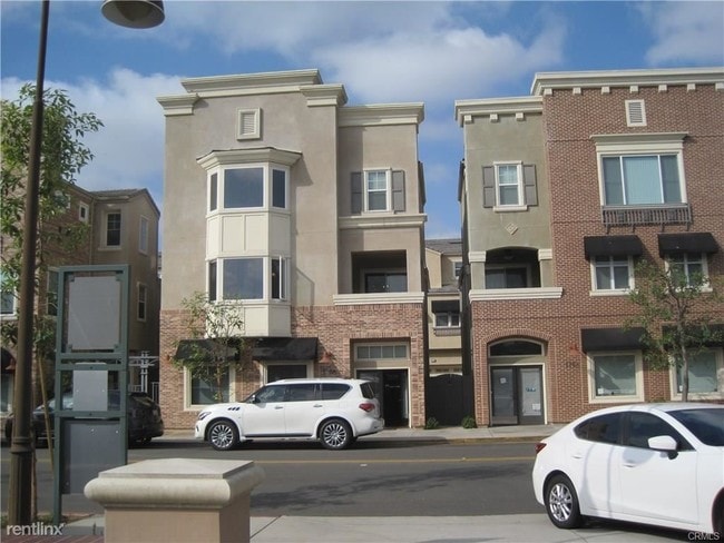 Building Photo - 3 br, 3 bath Condo - 280 S Prospect Ave