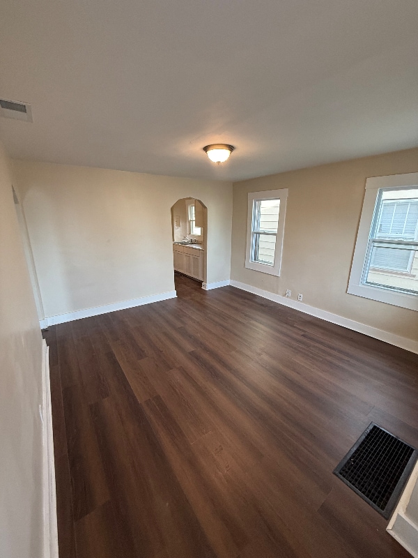 Foto del edificio - 1317 E Maryland St