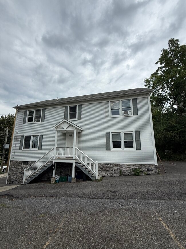 Building Photo - 123 Blair St