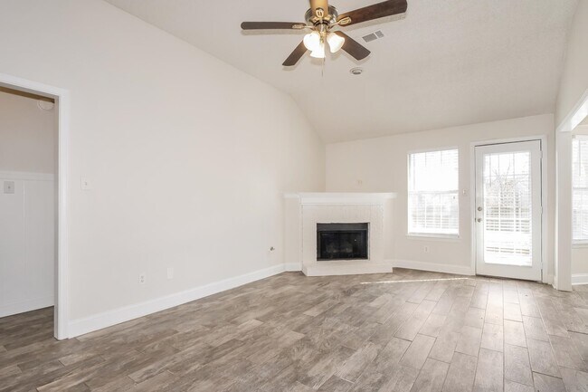 Foto del edificio - 1080 Cross Wood Ln