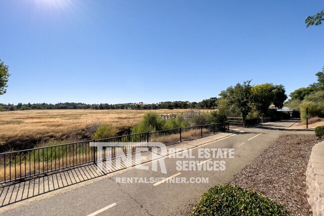 Foto del edificio - 506 Monet Ln