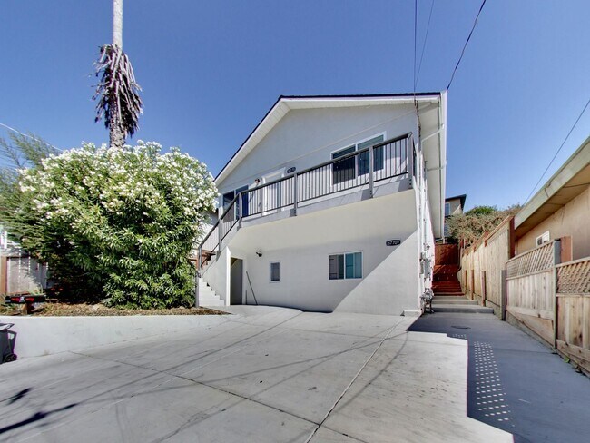 Foto del edificio - Three Bedroom One Bathroom