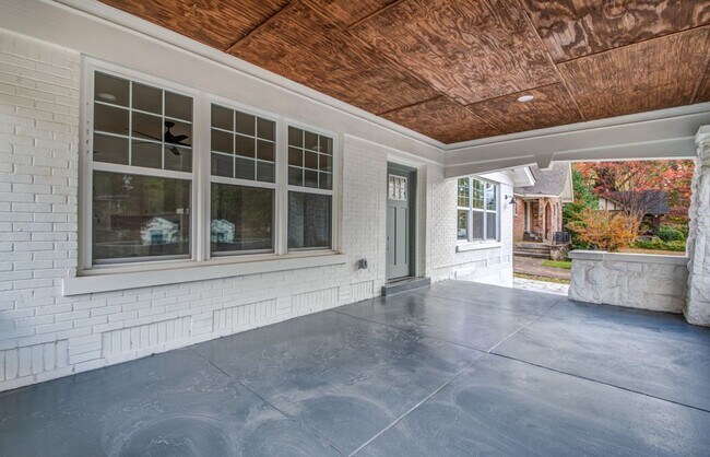 Foto del edificio - Elegant Midtown Memphis Single-Family Home for Lease