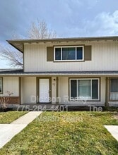 Building Photo - 835 Ridgewood Dr