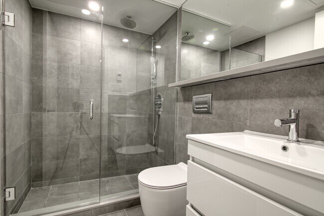 Photo du bâtiment - 3460 Rue Peel