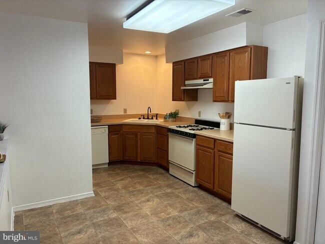 Foto del edificio - 534 Pangborn Blvd