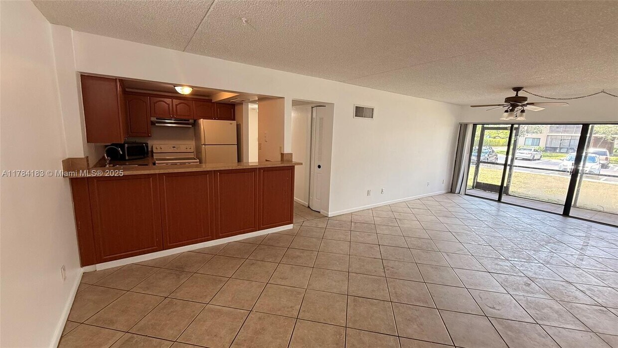 Foto principal - 5855 Washington St
