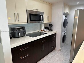 Building Photo - 2000 N Bayshore Dr