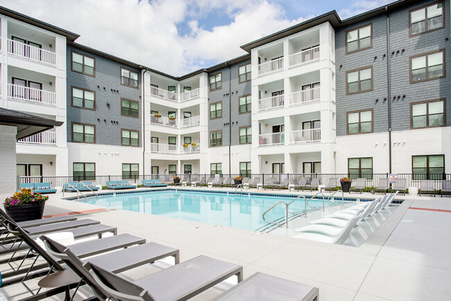 Piscina estilo centro turístico - Bexley Donelson