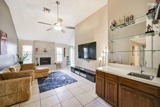 Building Photo - 15519 Montesa Dr