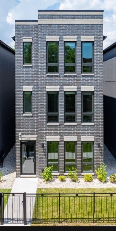 Photo - 5006 S Prairie Ave (Chicago, IL)