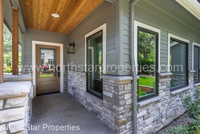 Foto del edificio - 4 br, 3 bath House - 381 9th Street