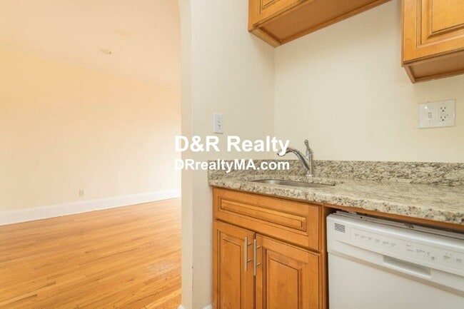 Building Photo - 124 Highland Ave