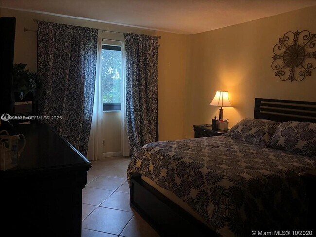 Foto del edificio - 9440 SW 8th St