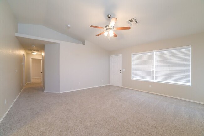 Foto del edificio - Available Now! View the property today!