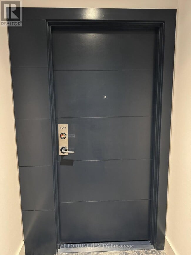 Building Photo - 75 James St S