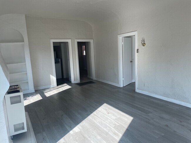 Building Photo - 2348 N Cahuenga Blvd