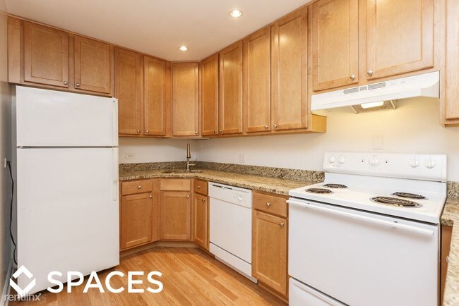 Building Photo - 808 W Junior Ter