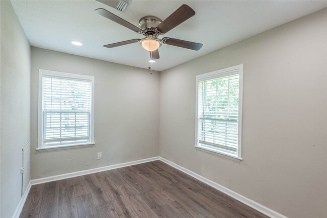 Foto del edificio - 2110 N Galveston Ave