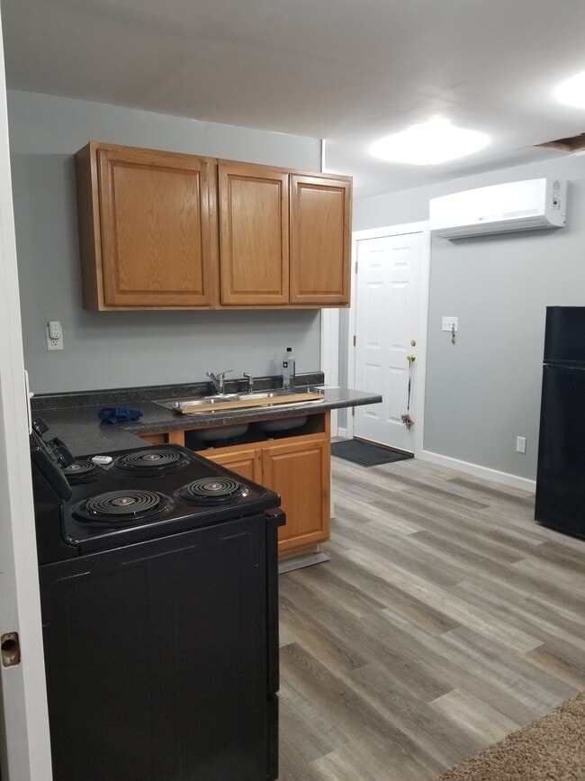Building Photo - 807 Maple Ave