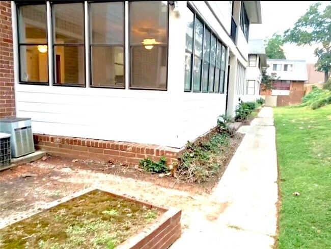 Foto del edificio - 145 Northwood Dr