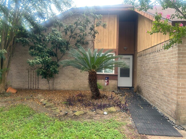 Foto del edificio - 2717 Elder Rd