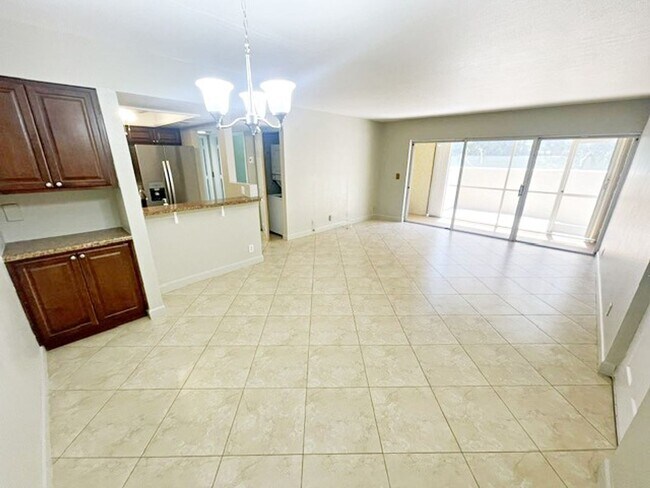 Foto del edificio - MIDPORT II CONDO