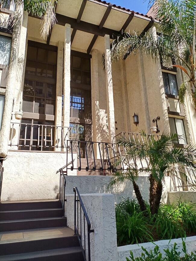 Entrada al edificio - 510 N Maryland Ave