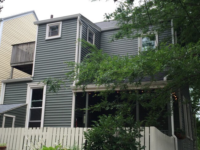 Foto del edificio - 1442 Christy Ave