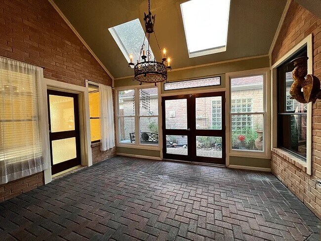 Foto del edificio - 6983 Oakwood Park