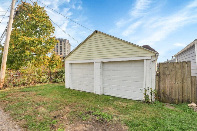 Building Photo - 1412 Phale D Hale Dr