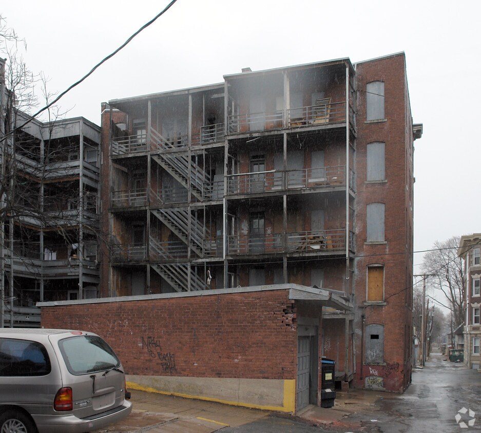 440 Appleton St, Holyoke, MA 01040 Apartments in Holyoke, MA