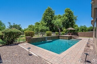 Building Photo - 2401 E Sequoia Dr