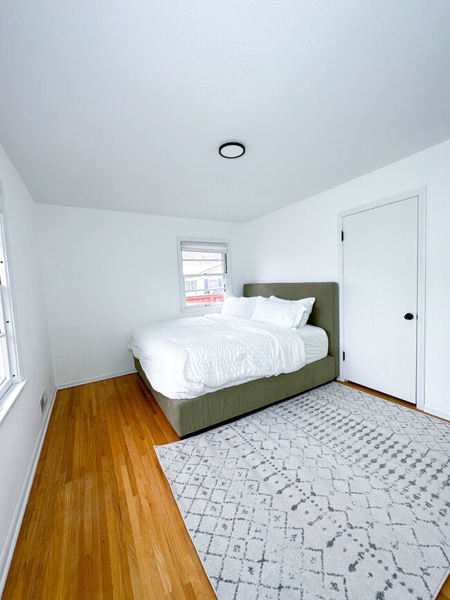 Building Photo - 7000 Park Ave