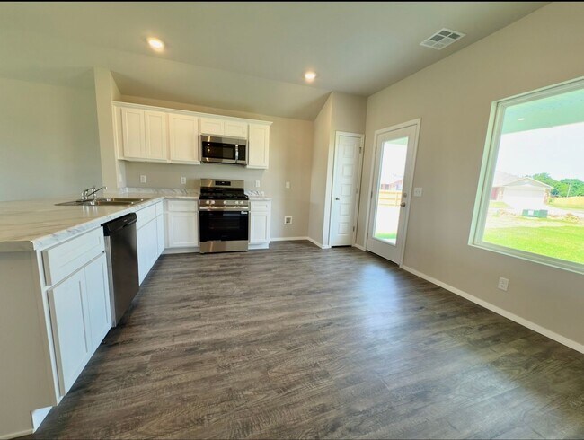Building Photo - Newly Built 3 Bedroom House