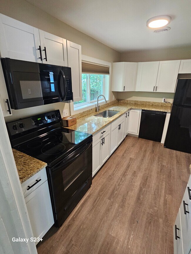 Foto del edificio - 1708 Clarkson Ave