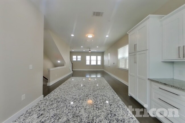 Building Photo - 209 S Village Way