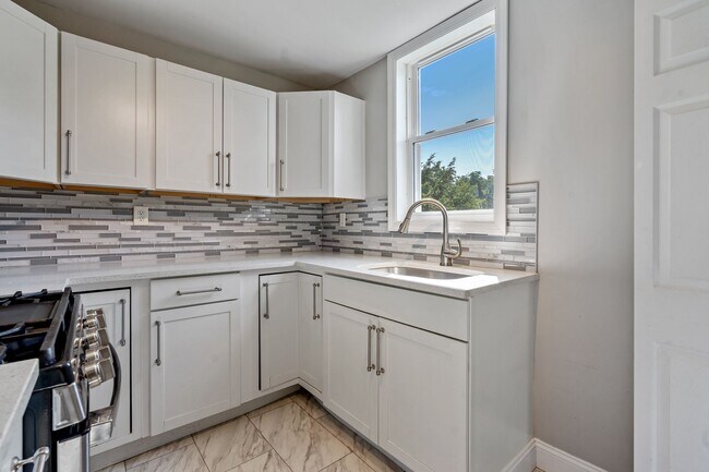 Foto del edificio - Beautiful Three Bedroom House - Available ...