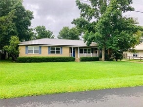 Building Photo - 107 S Lake Dr